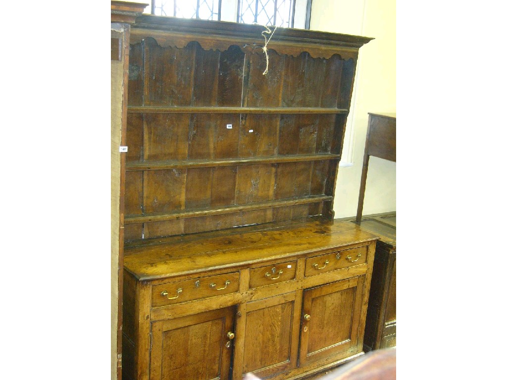 Appraisal: A Georgian oak dresser the upper section fitted with -tier