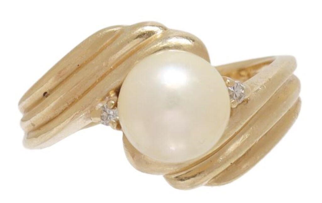 Appraisal: Estate kt yellow gold ring pearl framed by two small