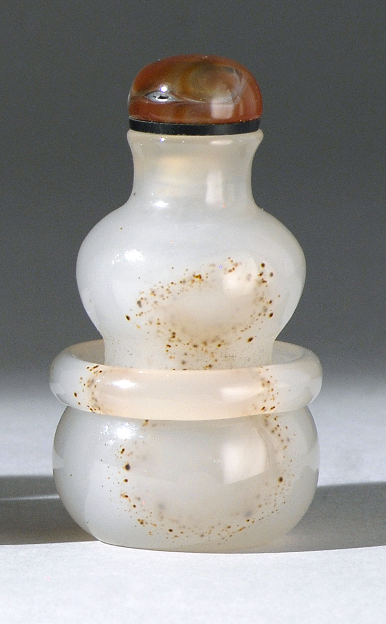 Appraisal: AGATE SNUFF BOTTLE In gourd form with floating ring and