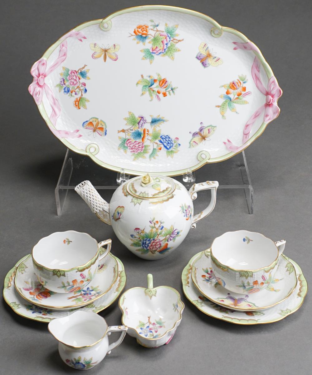 Appraisal: TEN PIECE HEREND HUNGARIAN PORCELAIN 'VICTORIA AVEC BORD EN OR'