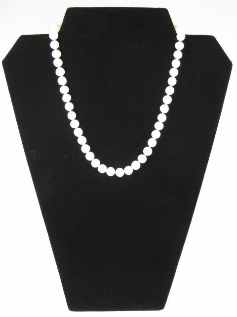 Appraisal: Natural cultured white cream pearl necklace pearls - mm Measures