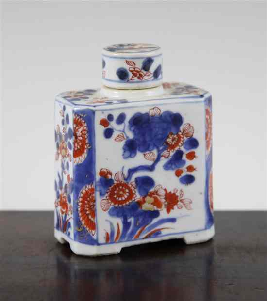 Appraisal: A Chinese export Imari tea caddy and cover early th