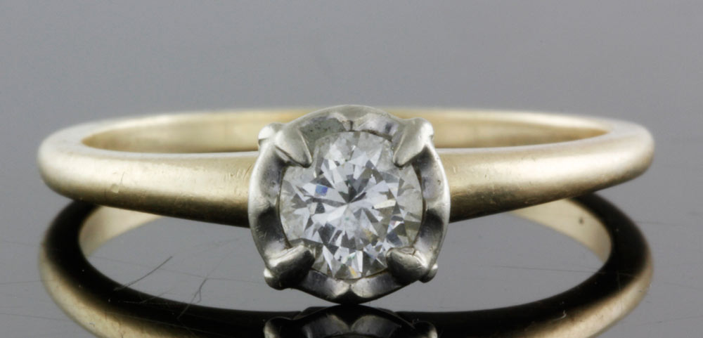 Appraisal: - K Diamond Ring K yellow gold and diamond ring