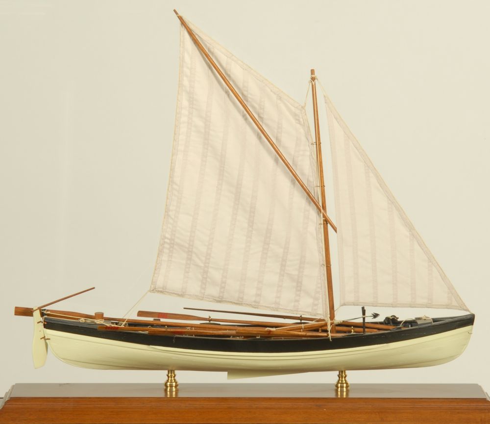 Appraisal: CASED SCALE MODEL OF A NANTUCKET WHALEBOAT Fully outfitted with