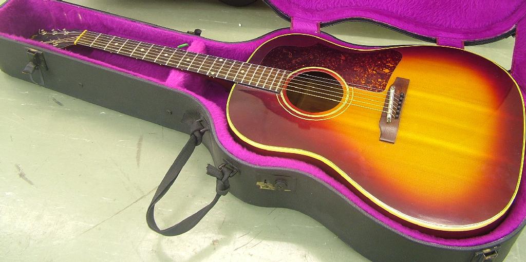 Appraisal: Gibson J acoustic guitar circa serial no with red burst