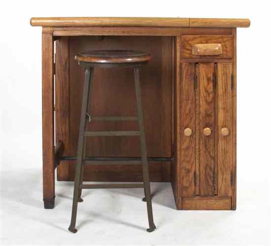 Appraisal: An American Pine Drafting Table having a rectangular partial tilt-top