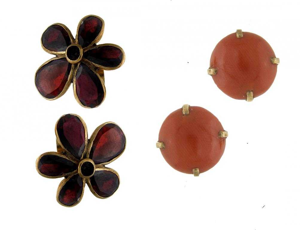 Appraisal: A PAIR OF FOILED GARNET EARRINGS in the form of