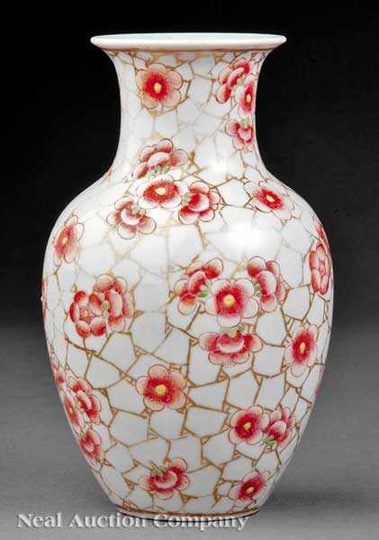 Appraisal: A Chinese Famille Rose Porcelain Vase Qianlong mark but th