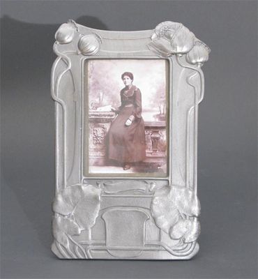 Appraisal: A Kayserzinn pewter photograph frame designed by Hugo Leven model