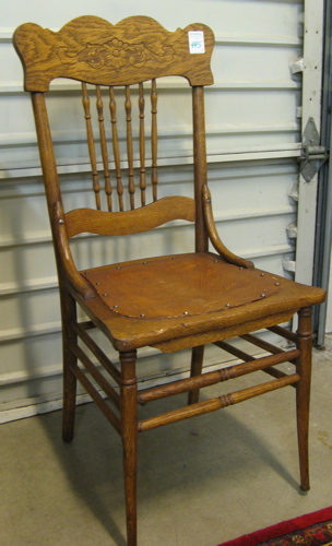 Appraisal: OAK SIDE CHAIR AND LAMP TABLE American c The spindle-back