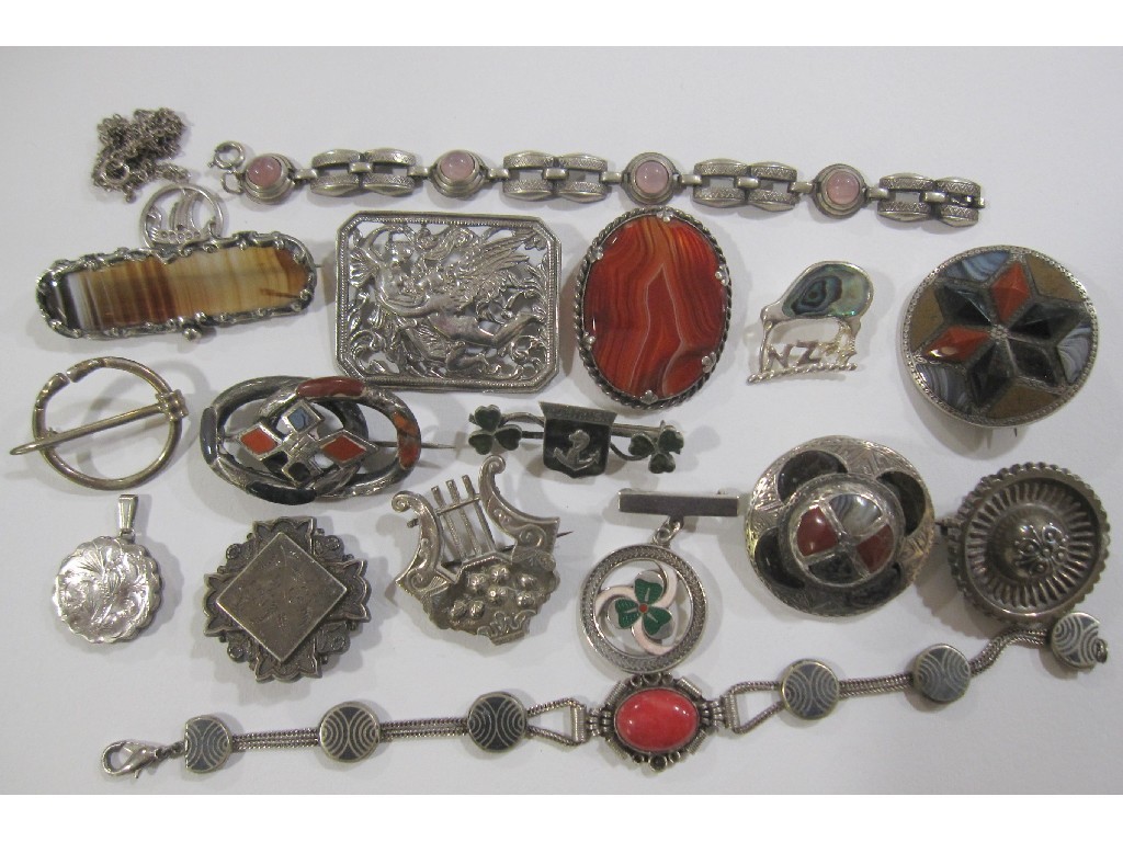 Appraisal: Lot of silver jewellery to include Victorian agate set brooches