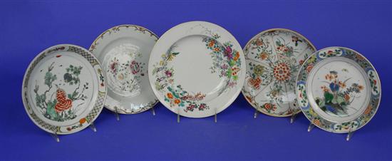 Appraisal: COLLECTION OF FIVE CHINESE FAMILLE VERTE AND FAMILLE ROSE PLATES