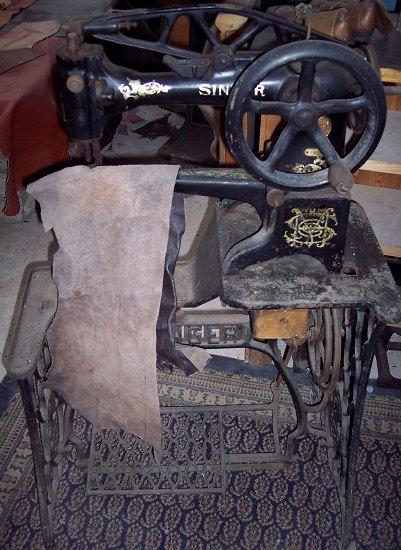 Appraisal: A Singer leather sewing machine on cast iron treadle base