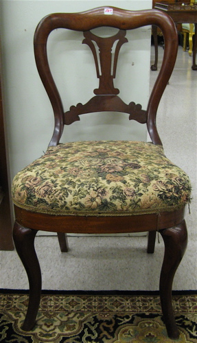 Appraisal: PAIR OF VICTORIAN MAHOGANY SIDE CHAIRS American th century with