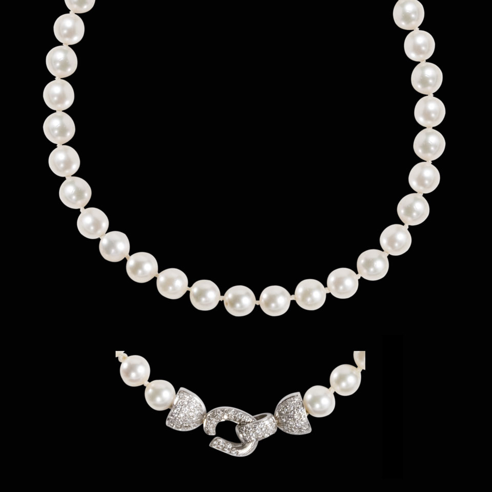 Appraisal: Single Strand Pearl Necklace composed of cultured pearls mm to