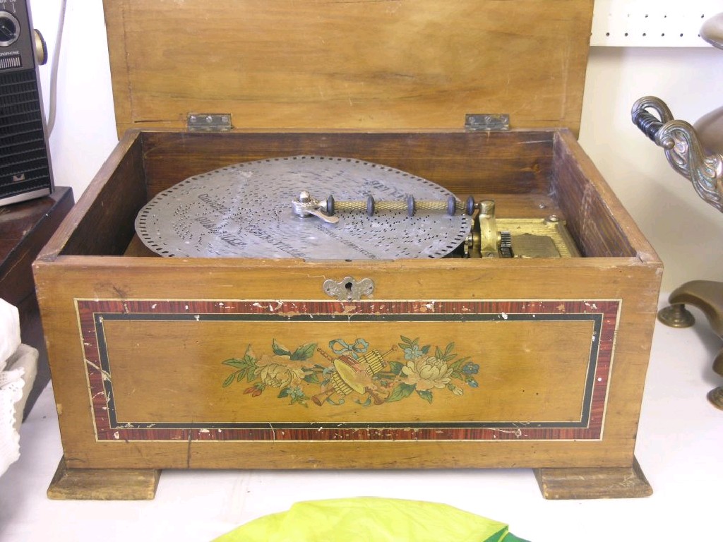 Appraisal: A late th century Swiss disc music box the beech