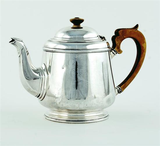 Appraisal: Edwardian sterling teapot Birmingham dated turned wood finial above molded