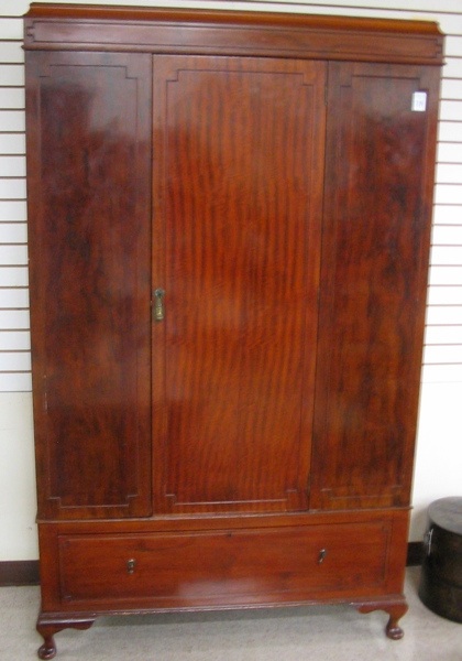 Appraisal: QUEEN ANNE STYLE MAHOGANY WARDROBE English early th century centering