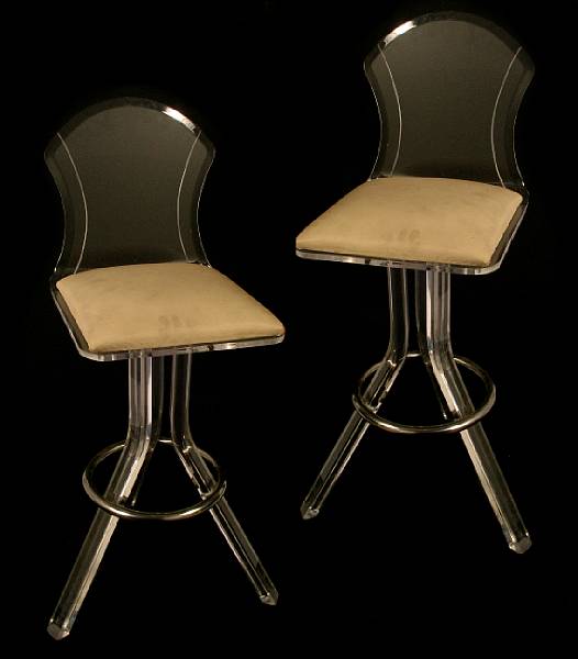 Appraisal: A pair of contemporary lucite bar stools height of each