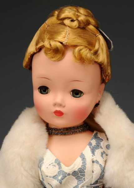 Appraisal: Beautiful Madame Alexander Cissy Description American Ca Hard plastic head