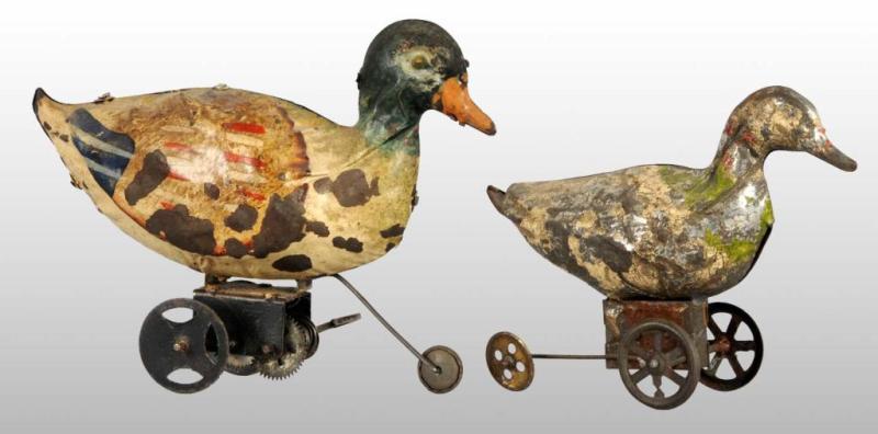 Appraisal: Lot of Tin Hand-Painted Duck Wind-Up Toys Description German Working