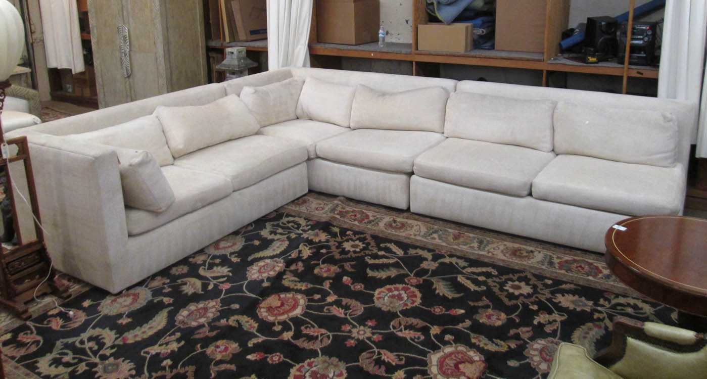 Appraisal: A CONTEMPORARY THREE-PIECE MANHATTAN SECTIONAL SOFA SET Kreiss Enterprises Inc