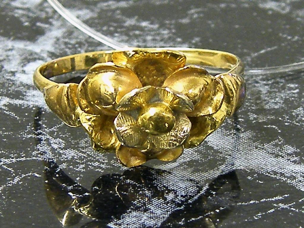 Appraisal: ct floral ring gm