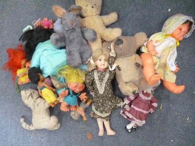 Appraisal: A QUANTITY OF VARIOUS DOLLS and soft toys including trolls