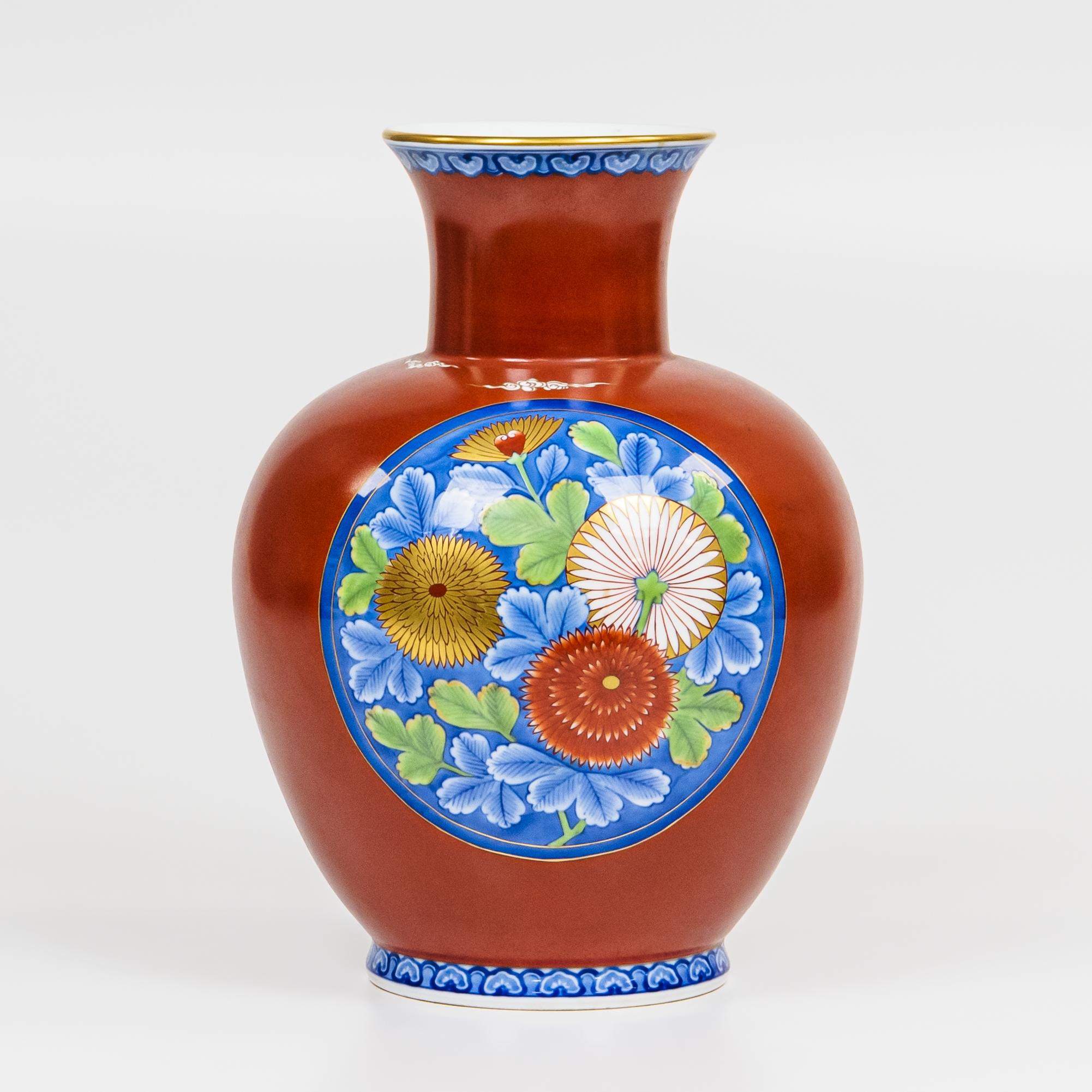 Appraisal: GILT AND ENAMELED FUKAGAWA KORANSHA VASE with floral design ht