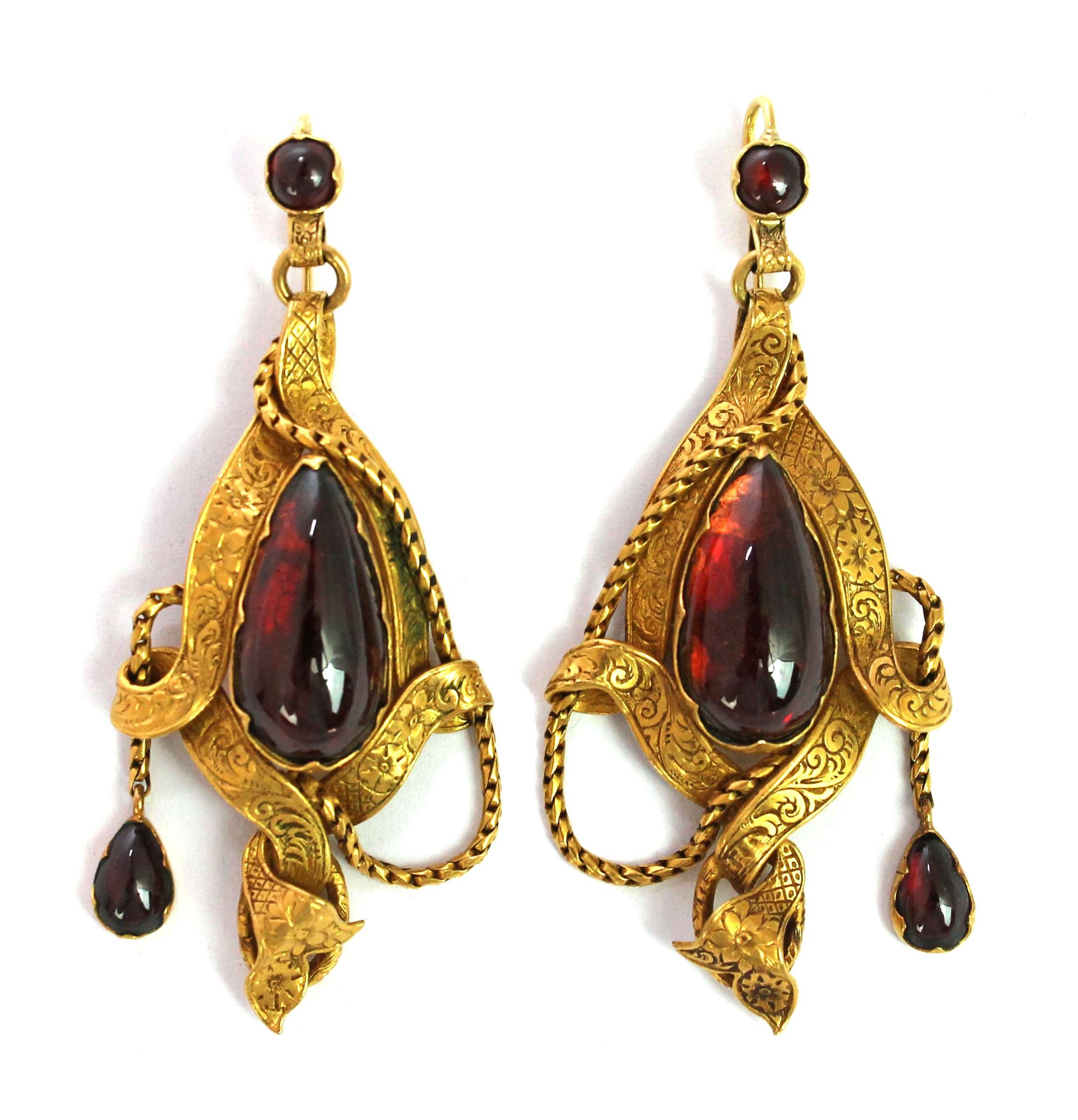 Appraisal: A pair of gold and carbuncle garnet set pendant earrings