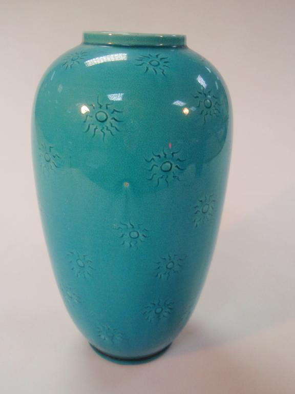 Appraisal: A Burmantofts ovoid vase decorated with small sunburst's on turquoise