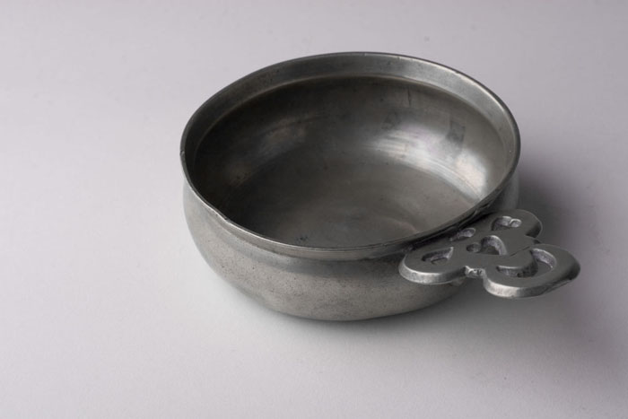 Appraisal: PEWTER PORRINGER NEW ENGLAND CIRCA - Maker's mark quot R