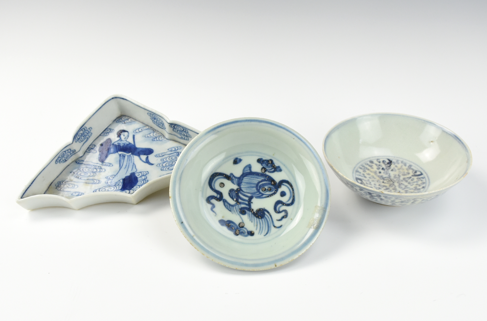 Appraisal: Chinese th C bowl decorated with fish and scrolls with