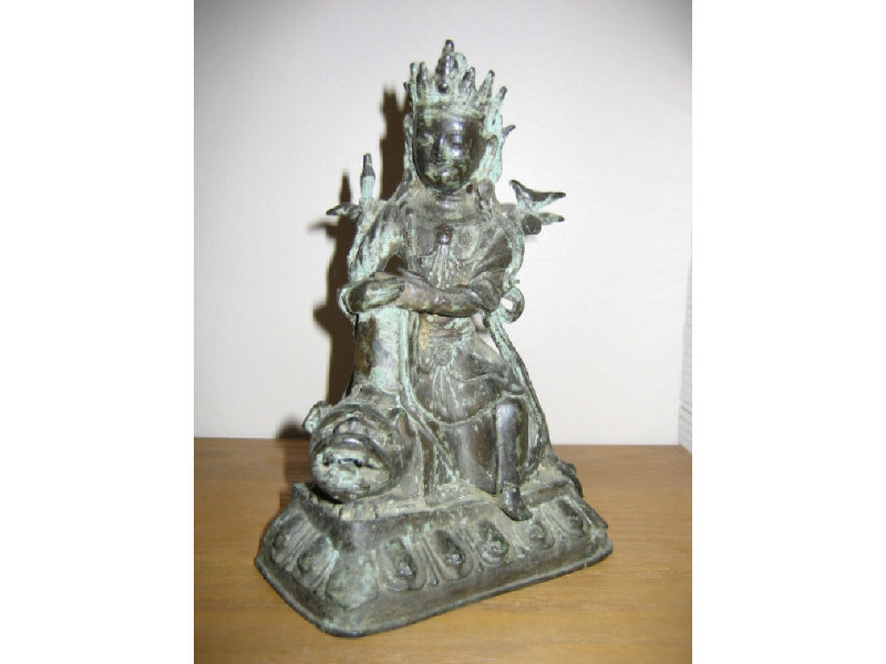 Appraisal: CHINESE CAST BRONZE FIGURE Depicting a crowned Buddha seated on