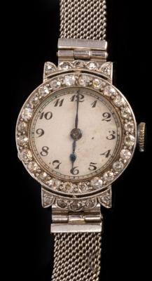 Appraisal: A lady's diamond set cocktail watch the circular dial with