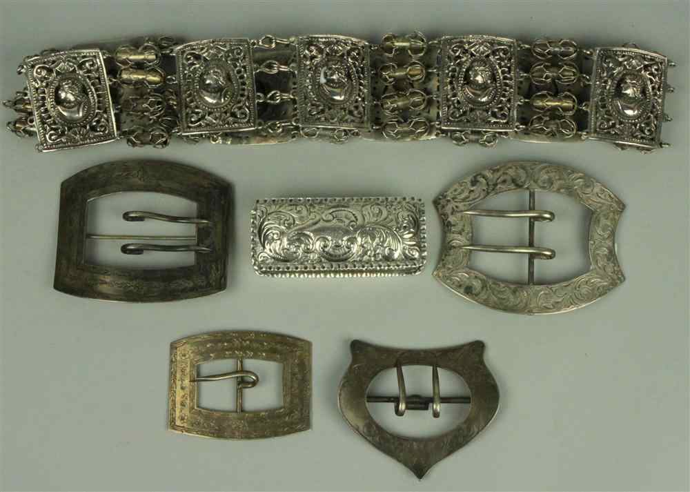 Appraisal: ENGLISH SILVER SNUFFBOX LATE TH EARLY TH CENTURY the cover