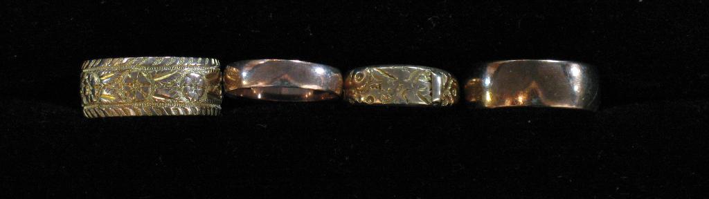 Appraisal: A CT YELLOW GOLD WEDDING BAND engraved with flowers and