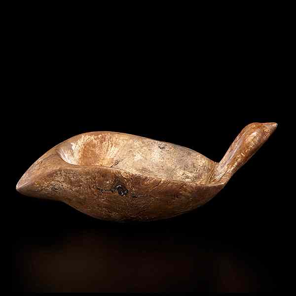 Appraisal: Eastern Plains Prairie Bird Effigy Burl Bowl with handle carved