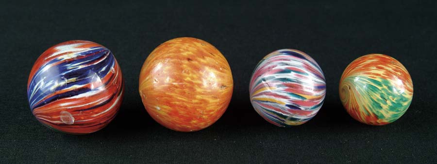 Appraisal: LOT OF ONIONSKIN MARBLES Included in this lot are a