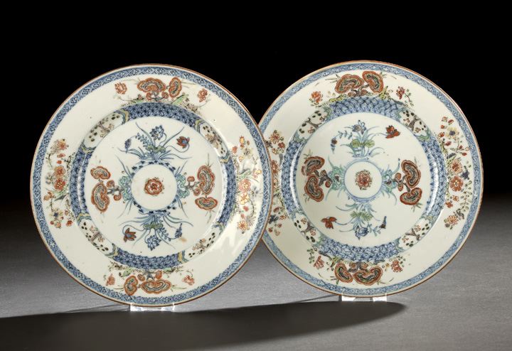 Appraisal: Good Pair of Chinese Export Porcelain Dishes Qianlong Reign -