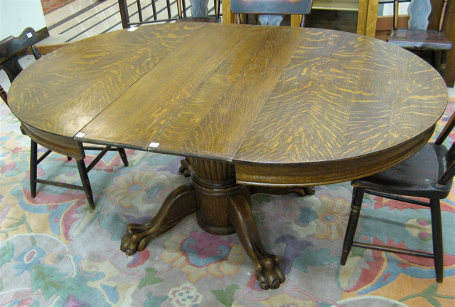 Appraisal: ANTIQUE ROUND OAK DINING TABLE WITH THREE LEAVES American c