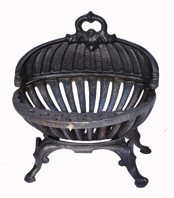 Appraisal: A VICTORIAN STYLE CAST IRON FULL SIZED FIRE GRATE of