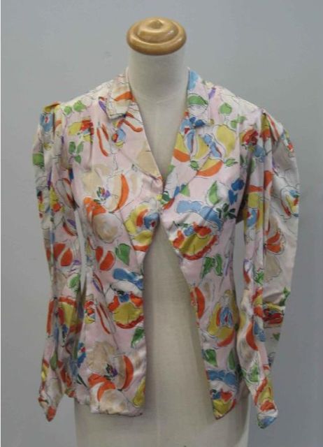 Appraisal: Jacket in printed floral apricot and brown silk Provenance Peter