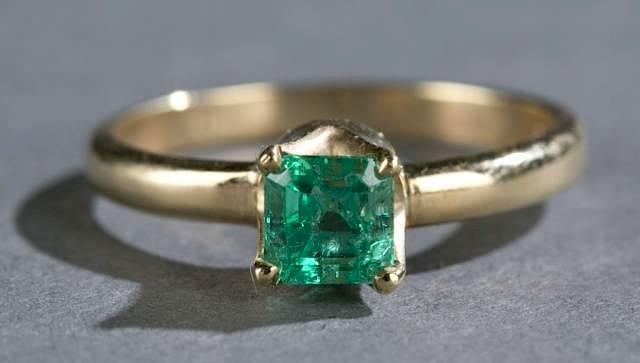 Appraisal: kt gold and approx emerald solitaire ring kt gold and