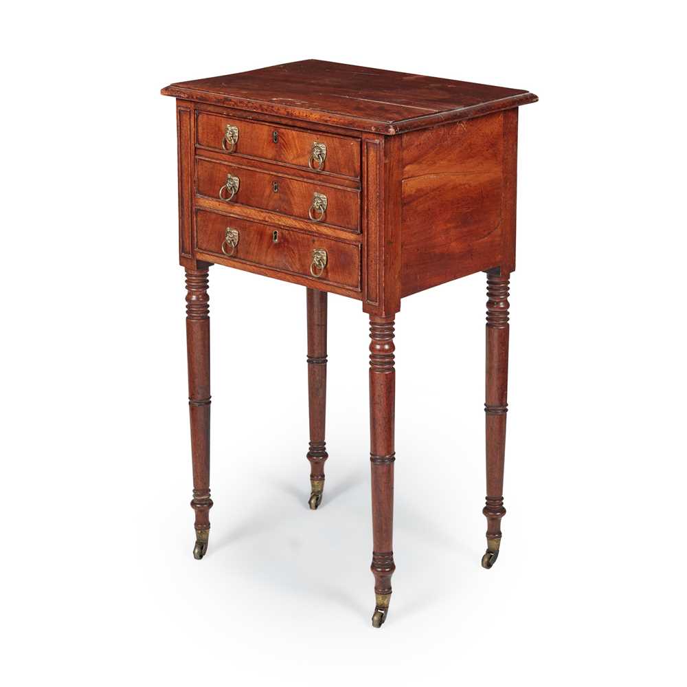 Appraisal: REGENCY MAHOGANY LAMP TABLE EARLY TH CENTURY the top with