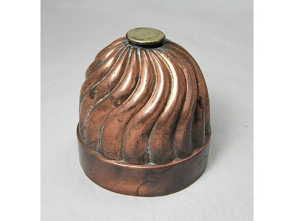 Appraisal: A th century copper jelly mould with wrythen moulding to