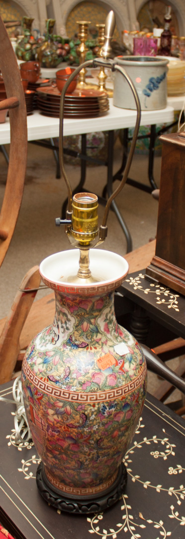 Appraisal: Oriental style table lamp Undernumber