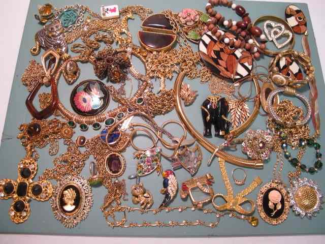 Appraisal: Tray lot of assorted costume jewelry Brands such as Parklane