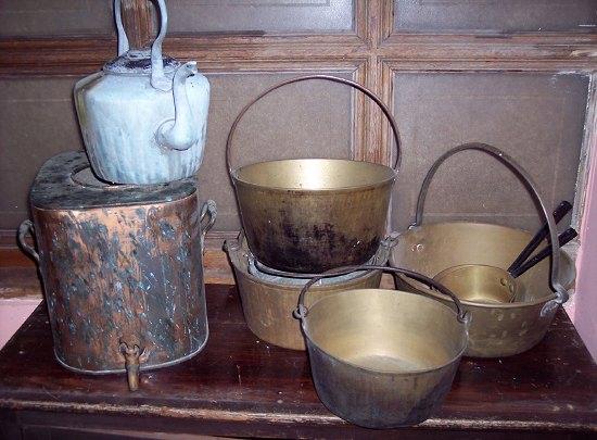 Appraisal: Sundry brass jam pans a copper tea urn etc