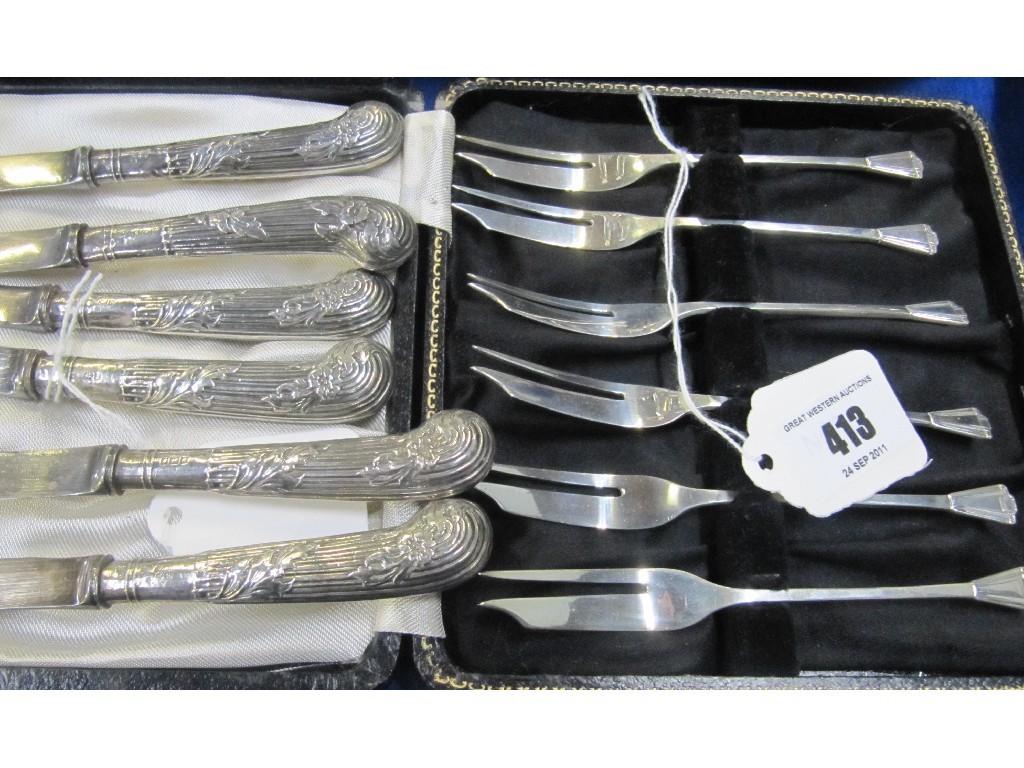 Appraisal: Lot comprising cased silver cake forks and a set of